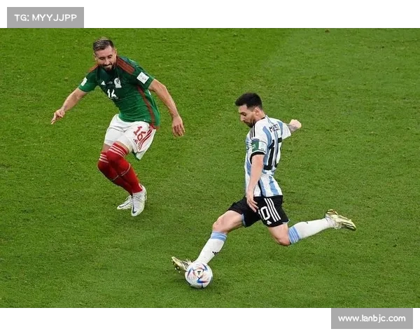 如何欣赏梅西的经典比赛瞬间并感受他球场上的独特魅力