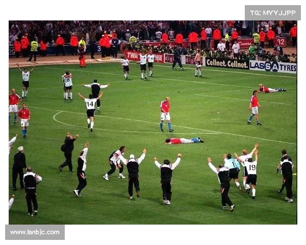 德国队1996年欧洲杯金球制胜夺冠历程与历史意义解析 德国队1996年欧洲杯金球制胜夺冠历程与历史意义解析